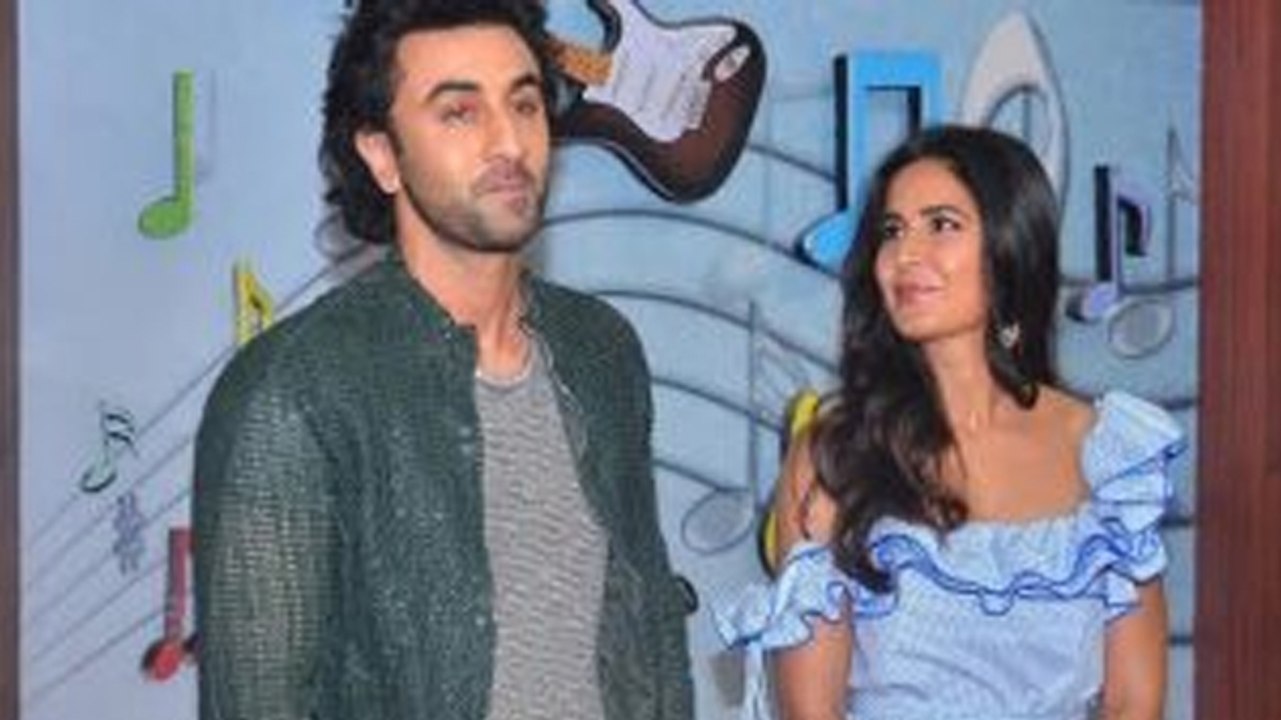 Ranbir Kapoor & Katrina Kaif's Awkward Moments During Jagga Jasoos Promotions