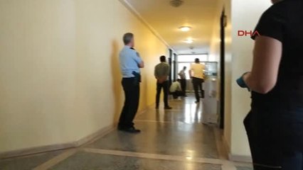Konya Diyarbakır'daki Sevgilisinin Yanına Gidebilmek Için Boğazına Şişe Parçası Dayayarak Intihara...