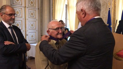 Bernard Duval fait commandeur de l'ordre des palmes académiques