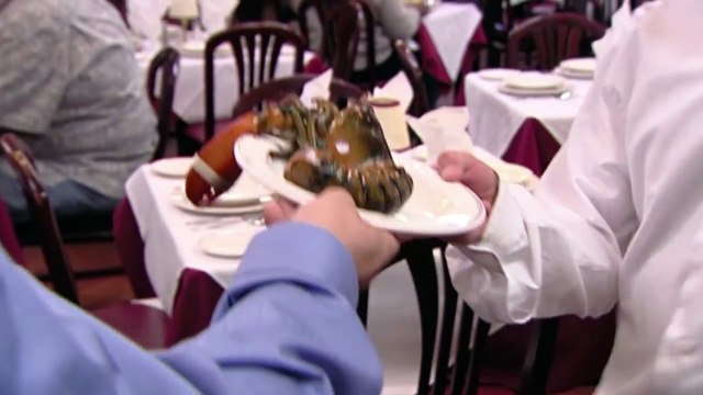 Gordon Reacts to Finding DEAD LOBSTER in the Fish Tank | Kitchen Nightmares