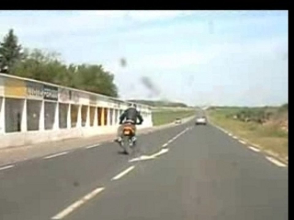 En DUCATI sur le circuit de GUEUX