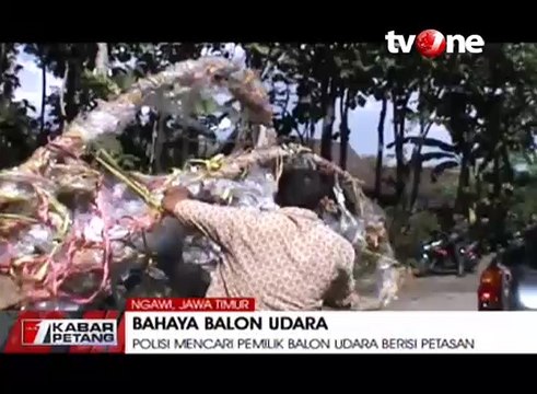 Balon Udara dengan 300 Petasan Rusak Atap Masjid