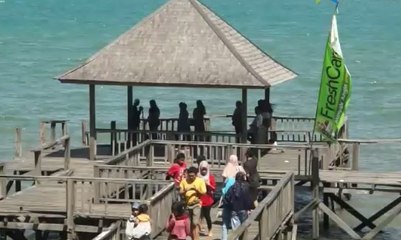 Menikmati Keindahan Laut di Tanjung Pallette