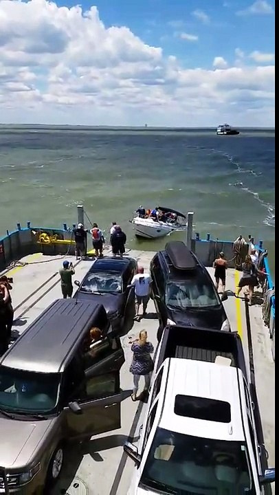 Sauvetage de passagers d'un bateau en train de couler !