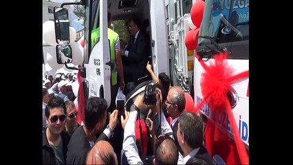 Bakan Bozdağ çöp kamyonunda test sürüşü yaptı