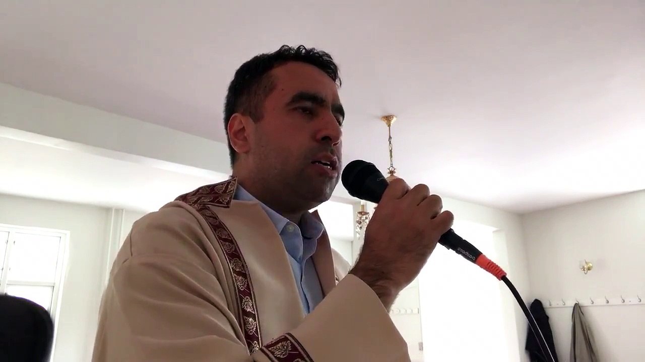 Metin Demirtas. Harameyn usulu kamet. Kabe kamedi. Namaz icin kamet. Kamet dinle. kamet nasil getirilir. Kamet getirmek. Kabe muezzini taklidi. Sheikh Ali Mulla makami. Sheikh Ali Mullah Makkah. Sheikh Ali Ahmed Mulla. Sheikh Ali Ahmed Mullah. 28-5 - 2017