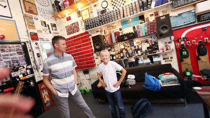 DESTROYING GOLD PLAY BUTTON