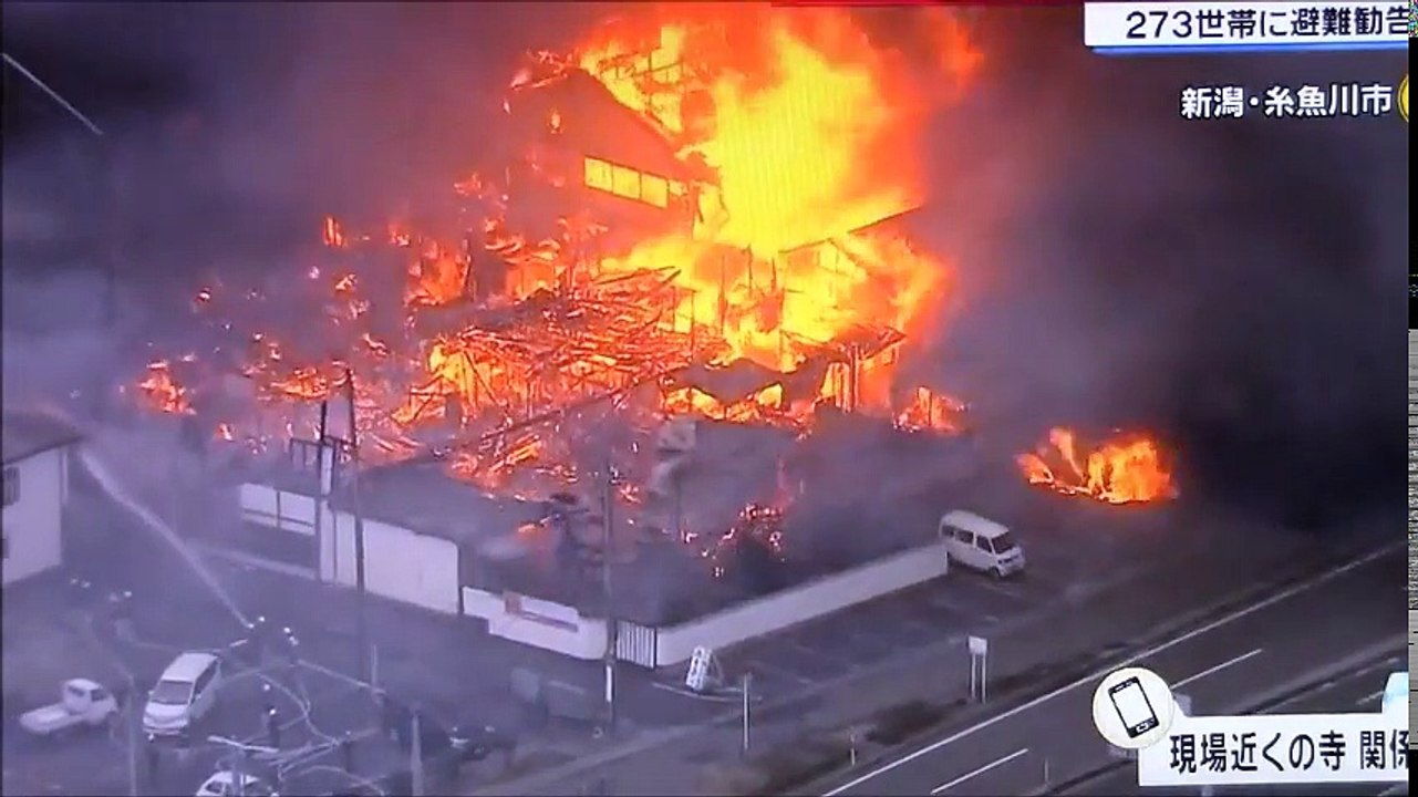 【ニュース速報大火災 更に広がる上空から】糸魚川市270世帯に避難勧告