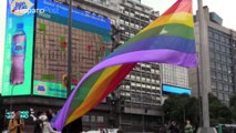 Argentina iza la bandera LGBTI en el Obelisco