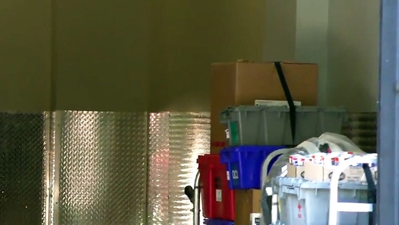 Kourtney Kardashian Suffers ANOTHER Camel Toe In Tight Spandex!