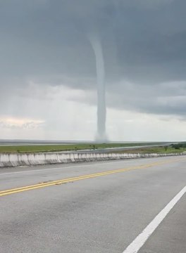 Waterspout Touches Down in Lake Okeechobee, Florida