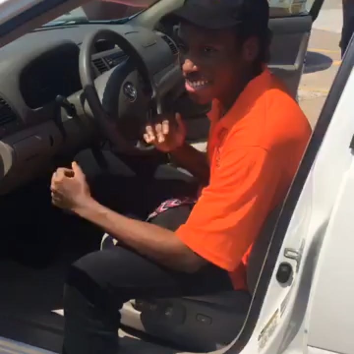 These strangers bought a car for a 20-year-old that walks miles to work every day [Mic Archives]