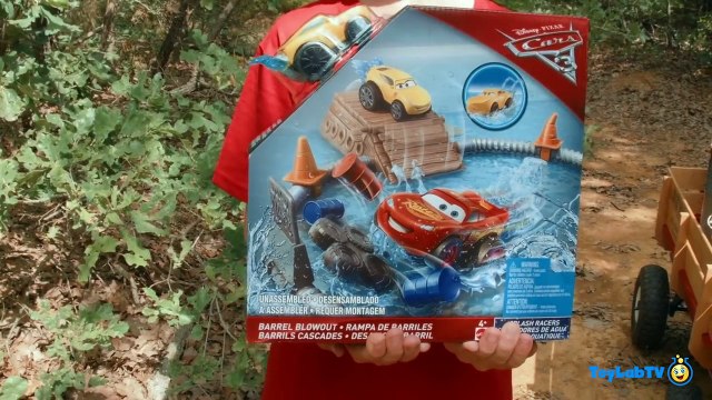 T REX DINOSAUR CHASE & CARS TOY HUNT! Disney Pixar Cars 3 Lightning McQueen Surprise Toys