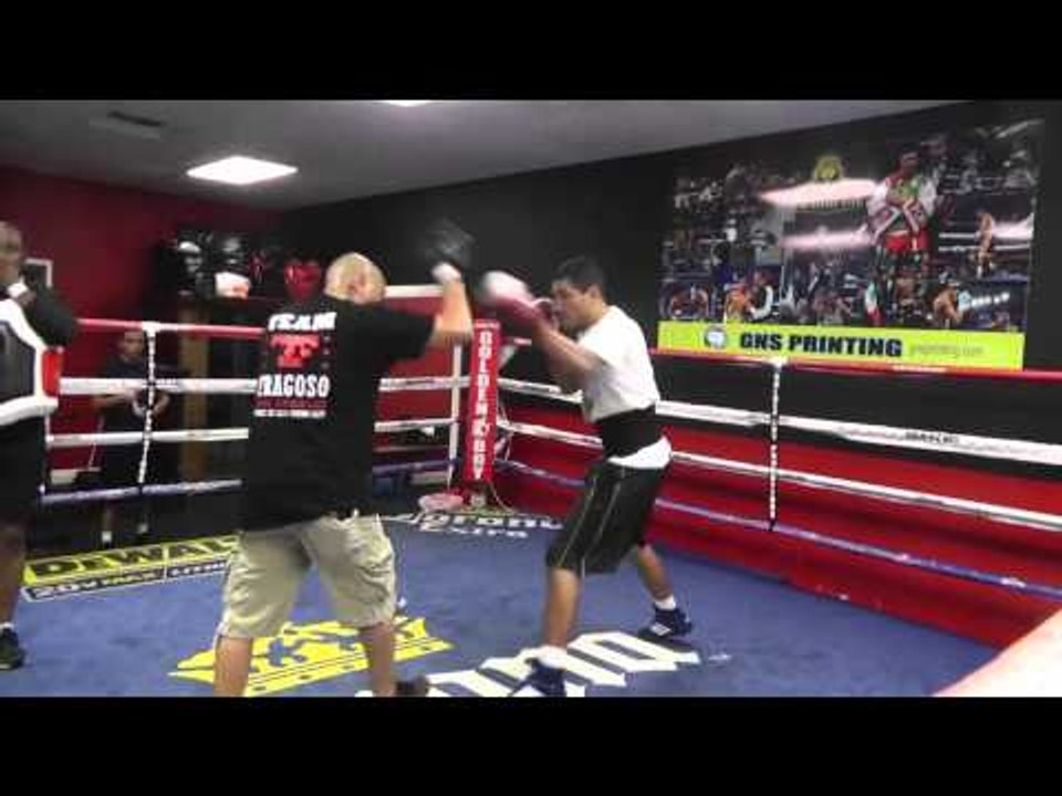 Boxing Star Freddy Hernandez on the Mitts - esnews boxing