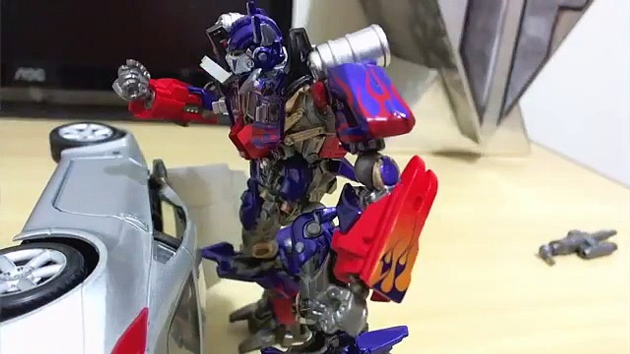 transformers optimus prime vs iron man stop motion 1