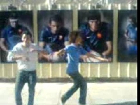 Tecktonik lyes et un pot