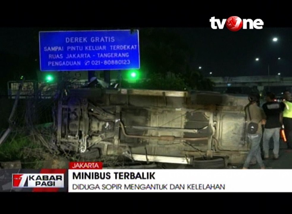 Minibus Terbalik