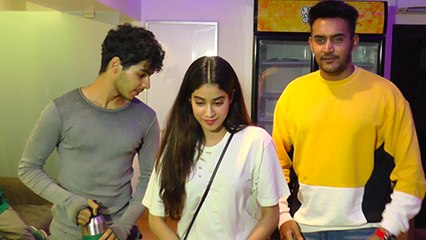 Jhanvi Kapoor And Ishaan Khattar Pose Happily For Media | SPOTTED At Baby Driver Hollywood Film