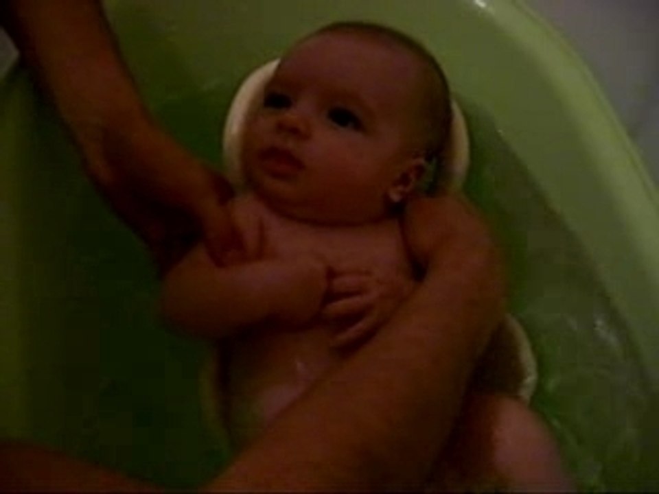 titi dans son bain