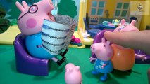Cerdo en Peppa de cvinka Peppa historia de dibujos animados juguetes juguete juego de las escondidas