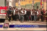 Familiares de fallecidos en el incendio de galería 