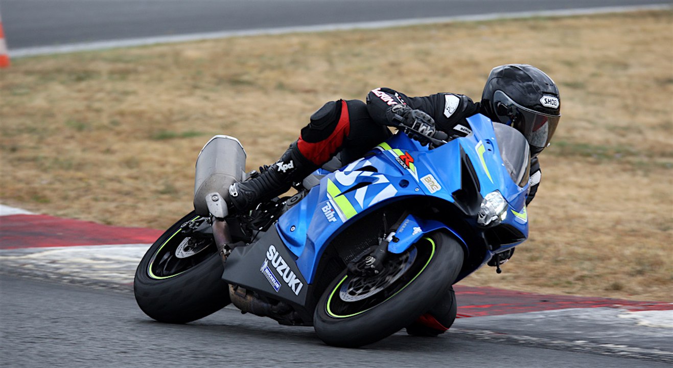 2017 Suzuki GSX-R 1000 Magny-Cours ESSAI POV Auto-Moto.com