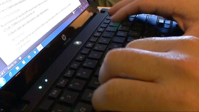 US toughens airport security for foreign flights