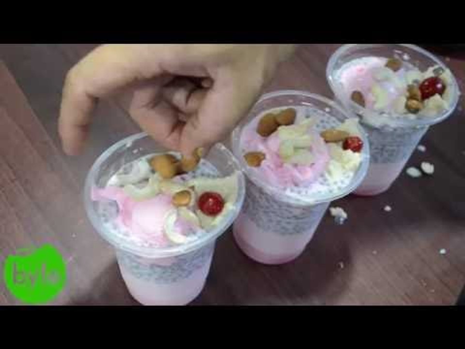 Amazing Indian Falooda/Faluda, Lassi  in Fruit Flavours || Hyderabad Street Food || Indian Food