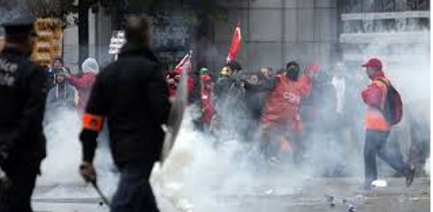 Belgique Protestation anti-austérité de l'UE les militants violents se heurtent à la police à Bruxelles 2014