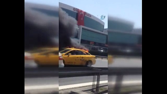 TEM Otoyolunda korkutan araç yangını!