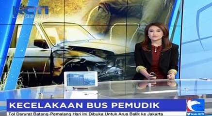 Download Video: Hendak Menyebrang, Wanita Pengendara Motor Ini Tewas Ditabrak Bus