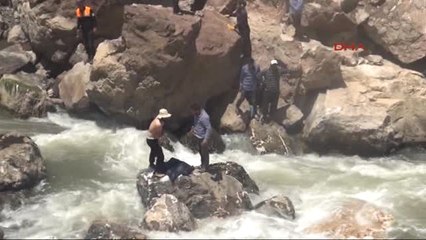 Yüksekova Zap Deresi'nde 11 Gündür Aranan Miraç'ın Cesedi Bulundu