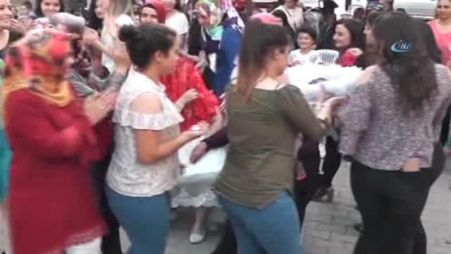Vali Damadı Olmayan Düğüne Katıldı, Altın Taktı