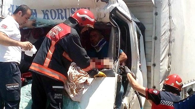 TEM Otoyolu'nda Zincirleme Kaza! Otobüs, Kamyon ve Otomobiller Birbirine Girdi