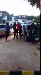 Escándalo; en pleno centro de Salto del Guairá mujeres se trenzaron a golpes aparentemente por un hombre