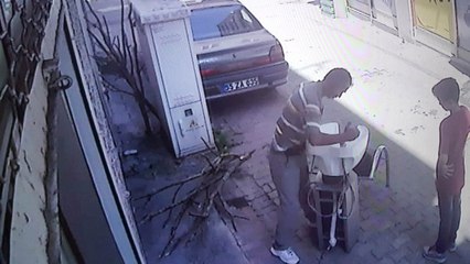 Bayan Kuaförünün Saç Yıkama Setini Çaldılar