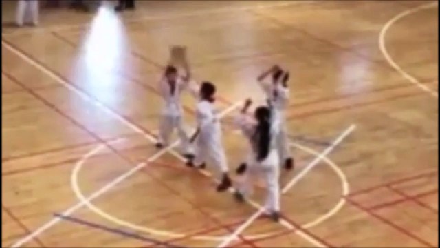 Quand ta démo de karaté fini en KO... Pauvre gamin