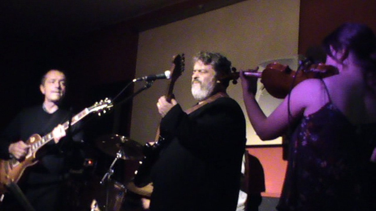 le groupe "Mam's joue trop fort" joue "come together"