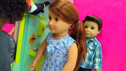 American Girl Doll Works At Big Fruit Stand Playset & Makes Food For Customers + Blind Bag