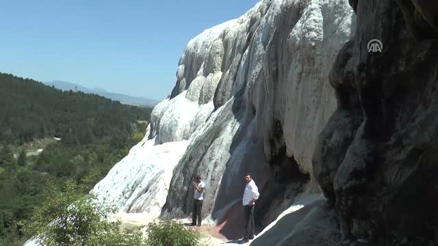 Sıcaktan Bunalan Vatandaş Mağaralara Sığındı