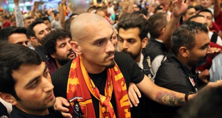 Video herunterladen: Galatasaray'ın Yeni Transferi Maicon, İstanbul'a Geldi