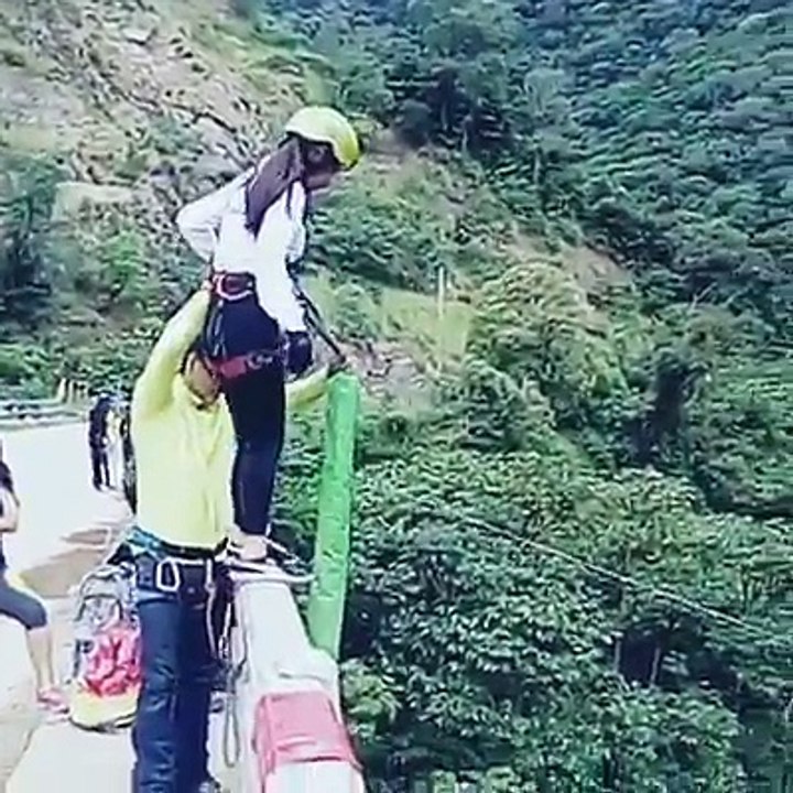 Salta y se le rompe la cuerda - VIDEO DE IMPACTO - Videos Virales con Alberto Escobar Okuhama