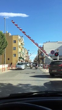 Andria: il passaggio a livello si apre e si chiude in continuazione senza treno