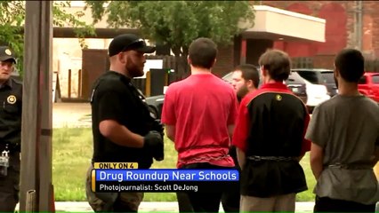 Video herunterladen: Drug Bust Leads to Arrests of Nearly a Dozen Suspects Accused of Selling Near Schools