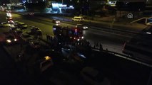 Bariyerlere Çarpan Otomobil Park Halindeki Araçların Üstüne Devrildi - Istanbul