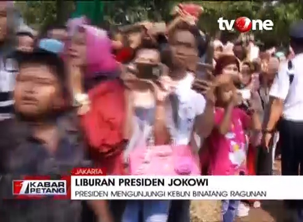 Presiden Jokowi Beserta Keluarga Liburan di Ragunan