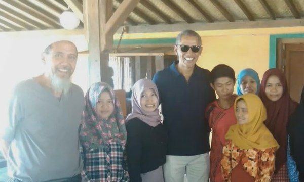 Barack Obama Cicipi Mie Lethek Khas Bantul