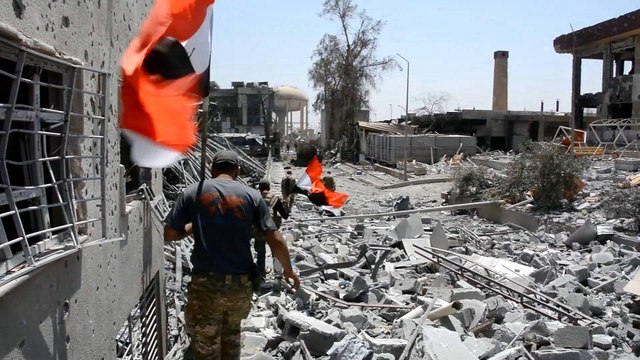 Iraqi army advances on ISIL's last remaining areas in Mosul