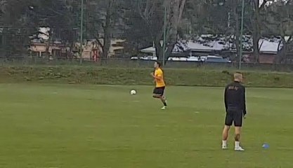 Το υπέροχο γκολ του Αντρέ Σιμόες με τακουνάκι - ΑΕΚ 02.07.2017