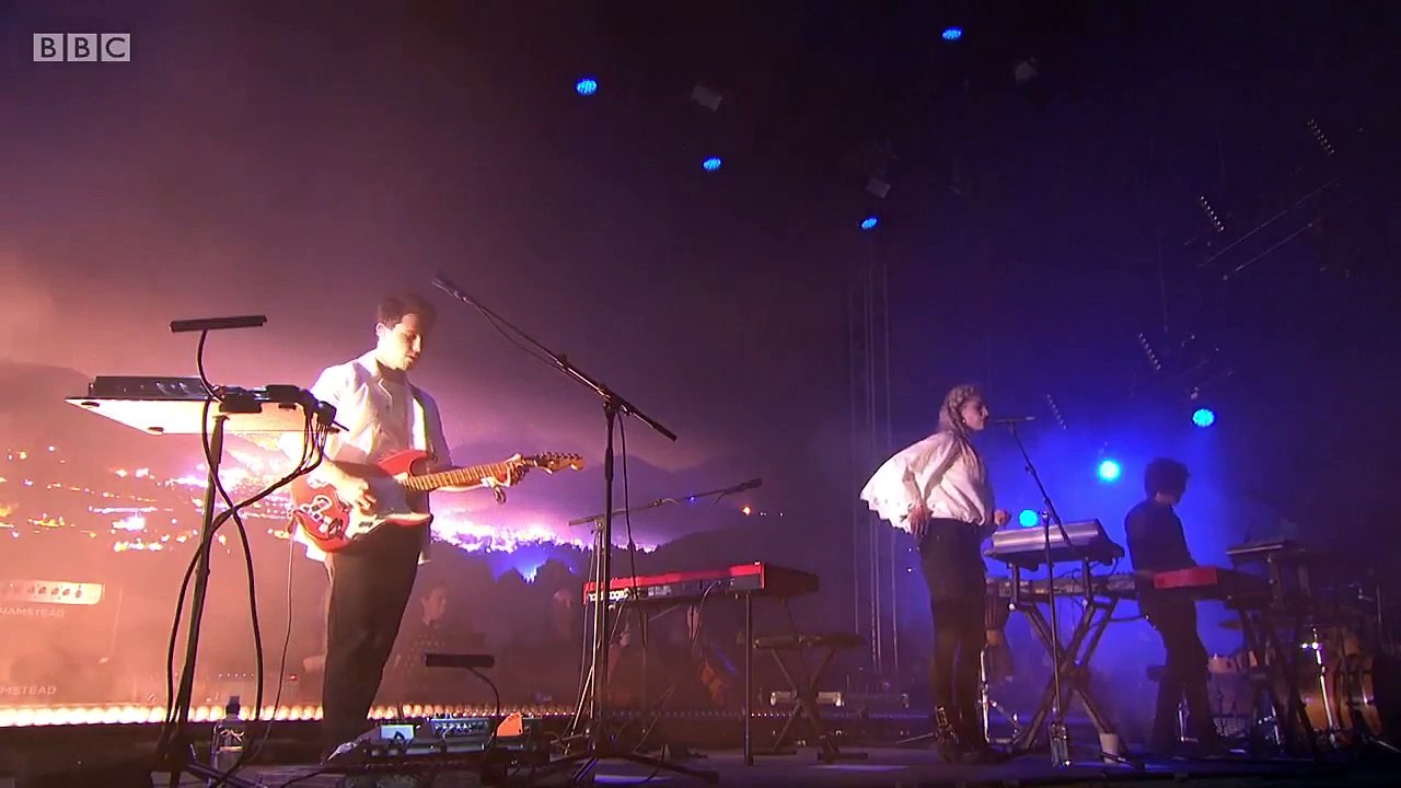 London Grammar - Hey Now (Glastonbury, 2017)